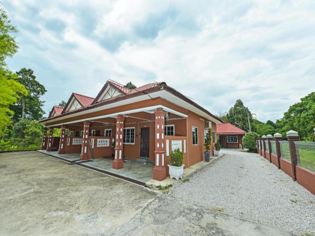 Jeli Oyo 90642 Twin Mutiara Chalet & Homestay מראה חיצוני תמונה
